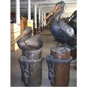 A grandezza naturale classica statua del pellicano di bronzo in piedi sul barilotto in metallo Design con tecnica di fusione - Product Image 5