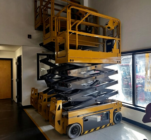 Piattaforma a forbice semovente ad alto sollevamento 51ft 10in XG4555AC per uso industriale - Product Image 1