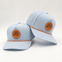 Casquette de baseball 5 panneaux en nylon imperméable bleu clair avec patch en caoutchouc logo golf personnalisé, séchage rapide, respirante, style snapback