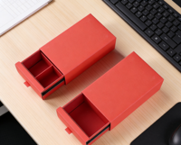 Boîte cadeau rigide en carton rouge à compartiments, fermeture magnétique, pelliculage mat, gaufrage, doublure en éponge, haut de gamme, écologique, recyclable