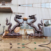 Statue de dragon chinois en bronze antique grandeur nature avec boule, décoration de parc extérieur