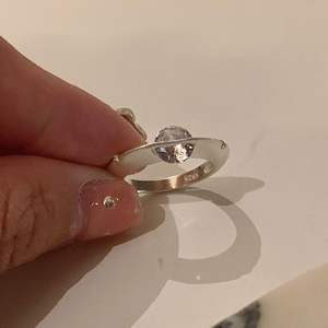 Anillo de Plata de Ley S925 con Diamantes Brillantes Dinámicos, Diseño Giratorio de Universo y Estrellas, Joyería Única de Mozambique con Planetas Alrededor - Product Image 2