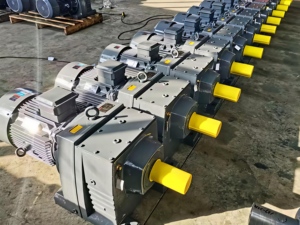 Réducteur hélicoïdal à montage sur pied série R avec rapport 20:1 et arbre creux pour machines industrielles (ODM disponible) - Product Image 5