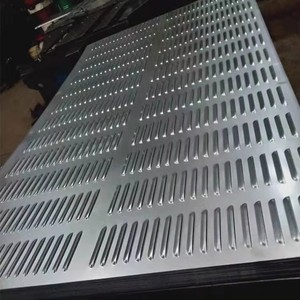 Panneau de ventilation en tôle perforée anti-rouille en aluminium pour façade et aération d'équipements - Product Image 2