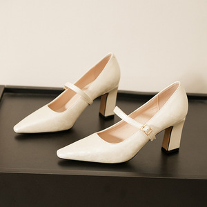 Chaussures Mary Jane pour femmes, bout carré, talon bloc, boucle blanche, talons hauts, tendance mode, escarpins - Product Image 1