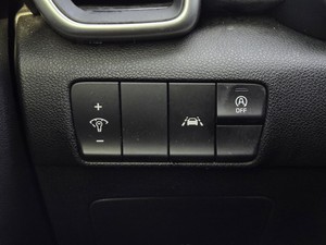 Sin Accidentes 2021 BLANCO Marca de Auto Coreana Sportage The Bold Auto SUV Diésel con Advertencia de Colisión Frontal, Llave Inteligente y Asistencia para Mantener la Línea de Conducción - Product Image 6