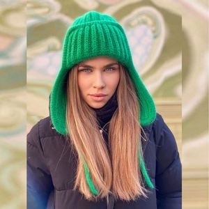 Gorros de Punto Personalizados al por Mayor en Europa, Gorro de Invierno con Logotipo Bordado, Gorro de Moda para Mujer con Protección para las Orejas - Product Image 4