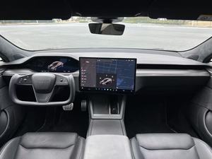 <span class=keywords><strong>Tesla</strong></span> <span class=keywords><strong>Model</strong></span> <span class=keywords><strong>S</strong></span>: Donde la velocidad excesiva se une al lujo refinado. Libertad de movimiento a largo alcance, rendimiento sin compromisos. - Product Image 2