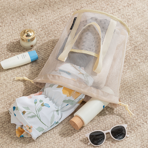 Bolsa de playa de malla transparente con cierre de cordón - Product Image 2