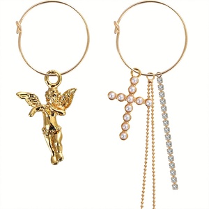 14 قيراط مملوء بالذهب الملاك الصليب شرابة الأقراط الطويلة غير المتماثلة ، بيان أقراط مستوحاة من إينستاجرام للنساء - Product Image 1