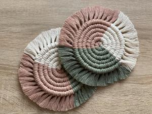 Elegante Posavasos de Macramé Hecho a Mano, Posavasos Artesanal para Decoración, Posavasos de Macramé Colorido - Product Image 3