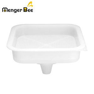 Filtre à miel commercial 2-en-1 : entonnoir et tamis - Fournitures d'apiculture en gros pour apiculteurs - Product Image 3