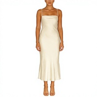 Robe longue élégante blanche en satin sans dos pour femme