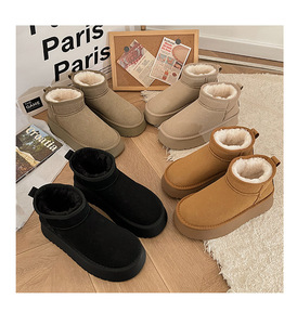 Chaussons d'hiver pour femmes en fourrure de mouton de haute qualité de marque UGGS, conçus par des designers de luxe - Product Image 1