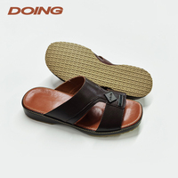 Sandales arabes pour hommes en gros, logo personnalisé, pantoufles plates en cuir PU, confortables et élégantes pour l'hiver, du fabricant de Dubaï