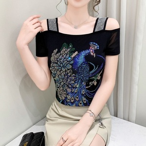 Top di Lusso con Strass, Spalle Scoperte, Motivo Floreale Blu Pavone su Rete Traspirante, <span class=keywords><strong>Maglietta</strong></span> a Maniche Corte per Feste - Product Image 2