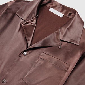 Ensemble de 2 pièces en soie de luxe avec logo africain personnalisé, mode estivale pour hommes, chemise et short en satin - Product Image 5
