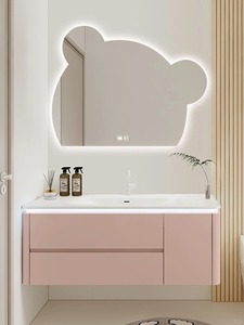 Los coloridos gabinetes <span class=keywords><strong>de</strong></span> baño, en <span class=keywords><strong>el</strong></span> corazón <span class=keywords><strong>de</strong></span> <span class=keywords><strong>la</strong></span> <span class=keywords><strong>reina</strong></span> también hay una niña pequeña. Diseño del Baño. - Product Image 1