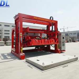 Machine vibrante autopropulsée pour la fabrication de produits en béton armé / Équipement pour dalles de couverture préfabriquées et pavés autobloquants - Product Image 1