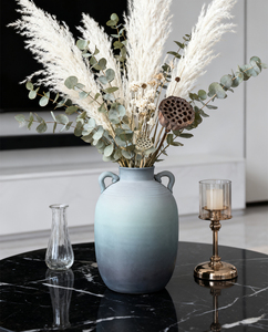 Pichet <span class=keywords><strong>en</strong></span> céramique de poterie traditionnelle Vase <span class=keywords><strong>en</strong></span> céramique Vase <span class=keywords><strong>en</strong></span> <span class=keywords><strong>terre</strong></span> <span class=keywords><strong>cuite</strong></span> gris et bleu <span class=keywords><strong>avec</strong></span> 2 poignées pour décorations intérieures/extérieures - Product Image 1