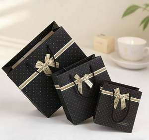 Sac de shopping en papier kraft mat de luxe avec logo personnalisé imprimé, sac cadeau pour vêtements avec poignées en ruban de corde - Product Image 6