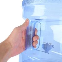 Bouteille d'eau minérale transparente bleue réutilisable de 20 litres (5 gallons) avec poignée, fabriquée en Chine