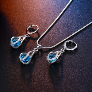 Adorno, el Producto Más Vendido en Línea, Juego de Aretes de Dos Piezas con Colgante de Cristal de Circonio de Moda - Product Image 4