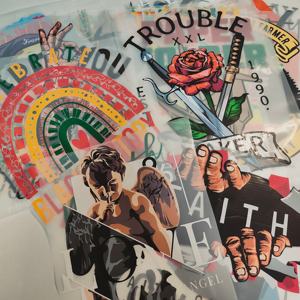 Étiquettes thermocollantes personnalisées en PET lavables pour transferts de numéros, noms et logos sur les vêtements - Product Image 5