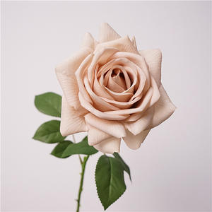 ورود صناعية كبيرة الحجم ذات ملمس حقيقي باللون الأبيض والأحمر والعاجي بساق طويلة للبيع بالجملة من المصنع مباشرة لتزيين المنزل وحفلات الزفاف - Product Image 5