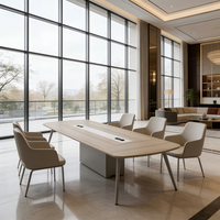 La dernière table de conférence de luxe moderne est dotée de matériaux MFC de qualité E0. Convient à une utilisation dans les immeubles de bureaux.