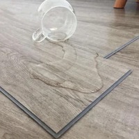 Revêtement de sol SPC vinyle de luxe à clipser, résistant à l'usure, épaisseur 5mm 6mm, étanche, prêt à l'emploi pour la rénovation des bâtiments publics