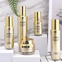 En stock 50ml 100ml 30g 50g flacon pulvérisateur acrylique doré double couche émulsion plastique emballage cosmétique pour les soins de la peau