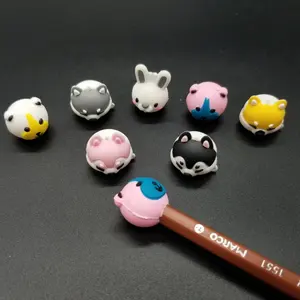 للبيع بالجملة لعبة كبسولة بلاستيكية مع قلم رصاص من السيليكون على شكل حيوان ثلاثي الأبعاد وقصاصات علوية للألعاب الصغيرة الترويجية