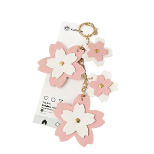 Llavero Digital Kuffskin con Diseño de Flor de Cerezo, Estilo Recortado, Ecológico, Forma 3D, Ligero, con Mosquetón, Accesorio Bonito de PU - Product Image 1