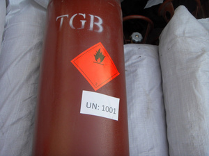 Bouteilles de gaz acétylène 40L de qualité industrielle, remplies de gaz acétylène à 99,9% de pureté, <span class=keywords><strong>prix</strong></span> compétitif - Product Image 2