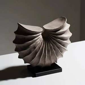 Ornement d'aile abstraite texturé sculptural vieilli de collection d'art pour coin d'art du salon - Product Image 1