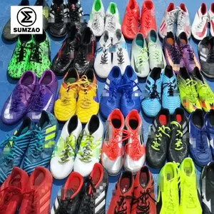 Un calcio di grado usato scarpe da calcio di seconda mano scarpe usate scarpe usate sfuse di marca