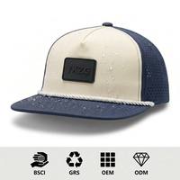 Casquette de golf haut de gamme résistante à l'eau avec panneaux respirants découpés au laser, patch en silicone personnalisé, certifiée GRS durable