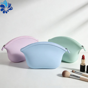 Sac cosmétique en silicone grande capacité avec fermeture éclair, organiseur de toilette portable de voyage, pochette de maquillage couleur unie - Product Image 3