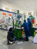PLC-Gesteuerte Hydraulische 35-Tonnen Vertikale Spritzgießmaschine mit Motor- und Schraubenkomponenten