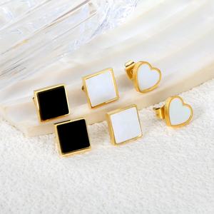Pendientes de botón cuadrados negros chapados en oro de 18 quilates de moda al por mayor, aretes de acero inoxidable con dijes de concha y corazón lindos para mujer - Product Image 4