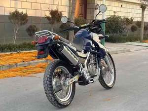 Motocicleta Kawasaki KLE250 <span class=keywords><strong>Anhelo</strong></span> Enduro, Motor de 4 Tiempos DOHC de 4 Válvulas, Carburador, Suministro de Combustible, Freno de Disco Doble, Larga Distancia - Product Image 4