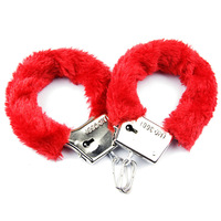 Nouveaux Plaisirs OEM BDSM Menottes en fourrure pelucheuse Jouets sexuels pour couples