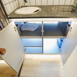 <span class=keywords><strong>Camper</strong></span> Moderno ed Elegante per Viaggiatori Attenti allo Stile con <span class=keywords><strong>Bagno</strong></span> e Cucina - Product Image 6
