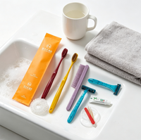 Set de Artículos de Aseo Desechables para Hotel en Bolsa de Plástico con Estampado Naranja, Logotipo de Marca Personalizado, Paquete Individual, Artículos de Aseo para Hostelería
