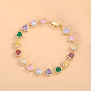 Bracelet en zircon coloré en forme de cœur pour femmes, bijoux cadeau, serti de pierres, en alliage de cuivre, accessoire de mode - Product Image 1