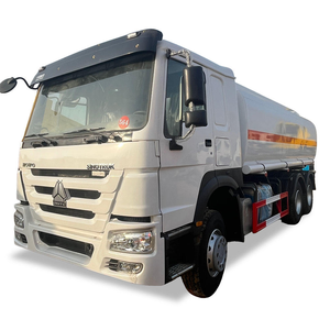 Camión Cisterna <span class=keywords><strong>de</strong></span> Combustible Sinotruk Howo 6x4 <span class=keywords><strong>de</strong></span> <span class=keywords><strong>Segunda</strong></span> <span class=keywords><strong>Mano</strong></span>, Camión Cisterna Móvil <span class=keywords><strong>de</strong></span> 5000 Galones para Diésel, Camión Cisterna para África - Product Image 1