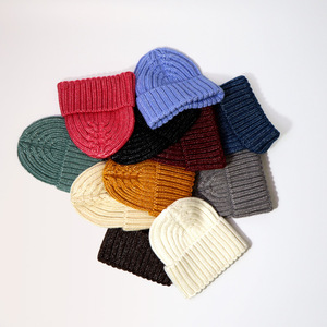 Gorro de Punto Metálico 2026, Nuevo Estilo de Invierno, Diadema Moderna con Protección para las Orejas, Color Sólido, Gorro de Punto Cálido Unisex - Product Image 1