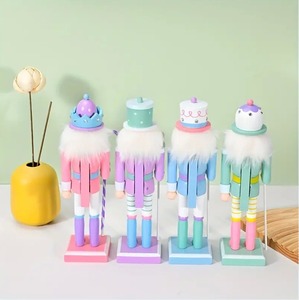 Fatto a mano in <span class=keywords><strong>legno</strong></span> schiaccianoci burattino soldato ornamenti regalo <span class=keywords><strong>di</strong></span> natale per Navidad decorazione per la casa <span class=keywords><strong>di</strong></span> natale Candy artigianato regalo <span class=keywords><strong>di</strong></span> natale - Product Image 4