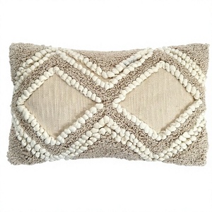 Housse de coussin lombaire tuftée bohème à motif géométrique beige en coton et lin, rectangulaire, décorative, lavable - Product Image 1